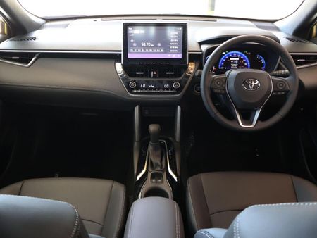 2025-Toyota-Corolla-Cross-18-XS-Hybrid_17