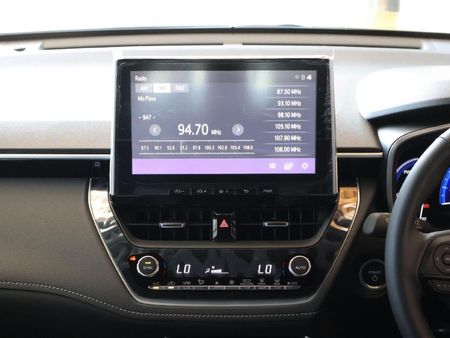 2025-Toyota-Corolla-Cross-18-XS-Hybrid_18