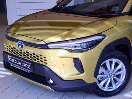 2025-Toyota-Corolla-Cross-18-XS-Hybrid_1