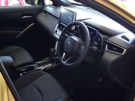 2025-Toyota-Corolla-Cross-18-XS-Hybrid_24