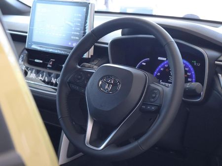 2025-Toyota-Corolla-Cross-18-XS-Hybrid_25