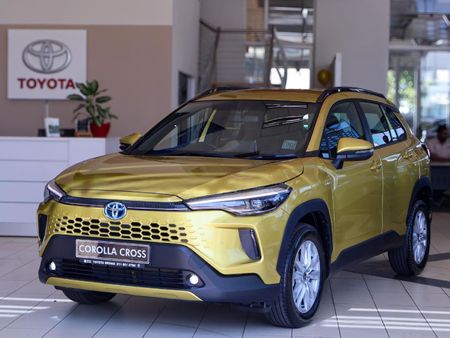 2025-Toyota-Corolla-Cross-18-XS-Hybrid_5
