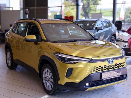 2025-Toyota-Corolla-Cross-18-XS-Hybrid_8