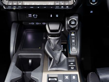 2025-Toyota-Land-Cruiser-Prado-VX-R-28GD-Auto_10