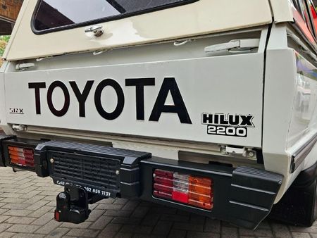 1988-Toyota-Hilux-2200-SRX-Single-Cab_10