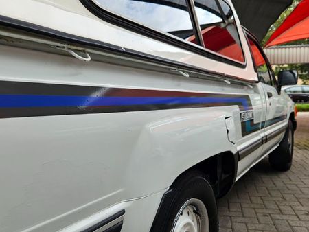 1988-Toyota-Hilux-2200-SRX-Single-Cab_13