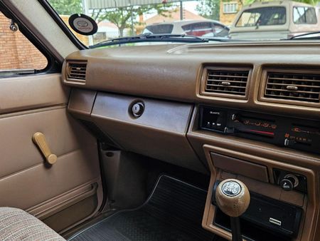 1988-Toyota-Hilux-2200-SRX-Single-Cab_21