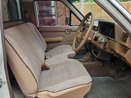 1988-Toyota-Hilux-2200-SRX-Single-Cab_25