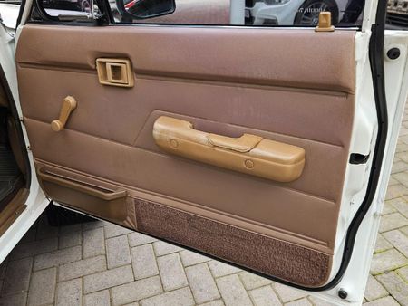 1988-Toyota-Hilux-2200-SRX-Single-Cab_26