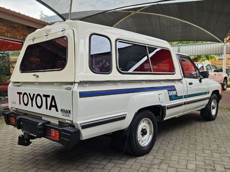 1988-Toyota-Hilux-2200-SRX-Single-Cab_3