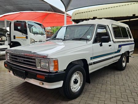 1988-Toyota-Hilux-2200-SRX-Single-Cab_4