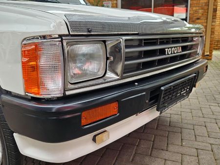 1988-Toyota-Hilux-2200-SRX-Single-Cab_6