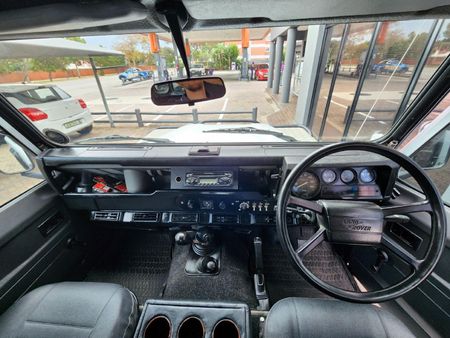 1989-Land-Rover-Defender-110-Cup-V8-Station-Wagon_7