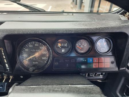 1989-Land-Rover-Defender-110-Cup-V8-Station-Wagon_8