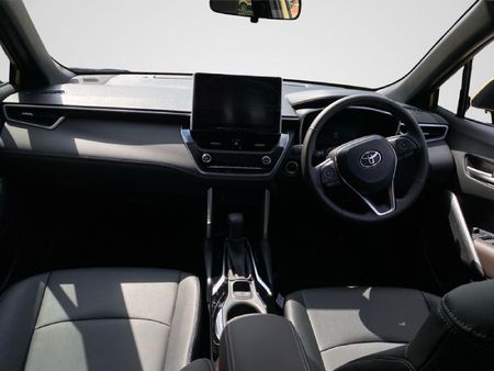 2025-Toyota-Corolla-Cross-18-XS-Hybrid_5