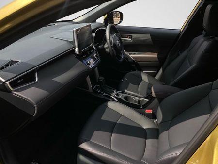 2025-Toyota-Corolla-Cross-18-XS-Hybrid_6