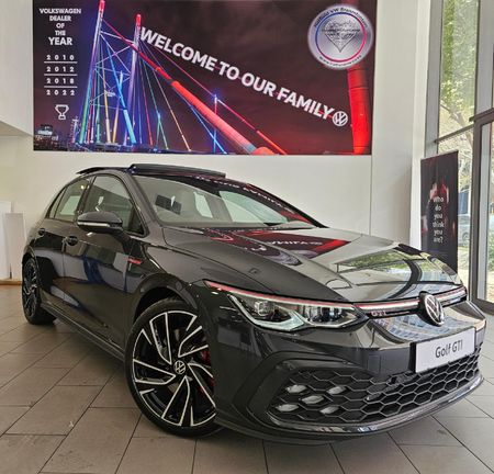 2025-Volkswagen-Golf-8-GTI-20-TSI-Auto_0