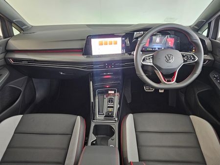2025-Volkswagen-Golf-8-GTI-20-TSI-Auto_10