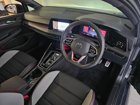 2025-Volkswagen-Golf-8-GTI-20-TSI-Auto_12