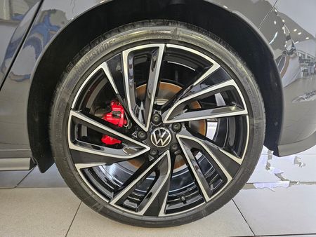 2025-Volkswagen-Golf-8-GTI-20-TSI-Auto_13