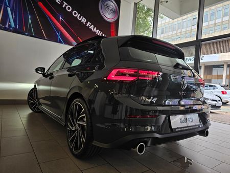 2025-Volkswagen-Golf-8-GTI-20-TSI-Auto_14