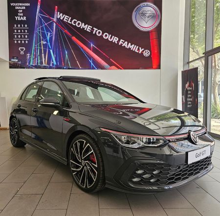 2025-Volkswagen-Golf-8-GTI-20-TSI-Auto_1