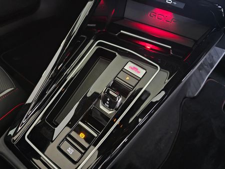 2025-Volkswagen-Golf-8-GTI-20-TSI-Auto_5