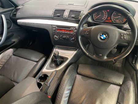 2012-BMW-1-Series-125i-Coupe-M-Sport_10
