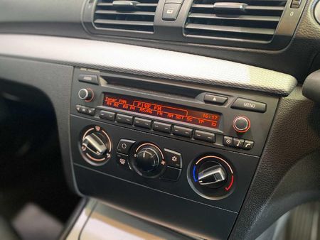 2012-BMW-1-Series-125i-Coupe-M-Sport_13