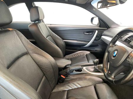 2012-BMW-1-Series-125i-Coupe-M-Sport_8