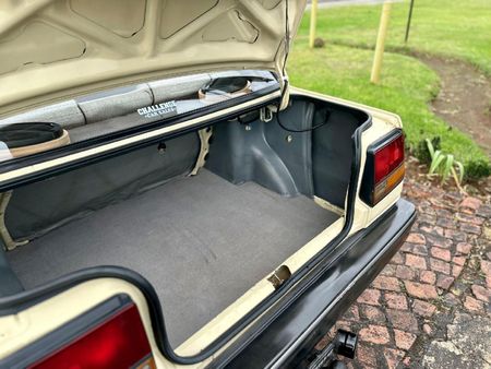1988-Toyota-Corolla-16-GL_14
