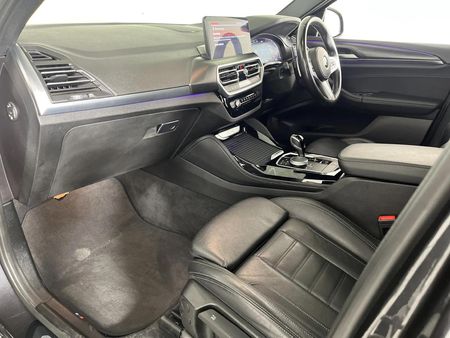 2021-BMW-X4-xDrive20d-M-Sport_8