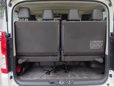 2022-Toyota-Quantum-28-GL-11-seat_13
