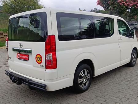 2022-Toyota-Quantum-28-GL-11-seat_1