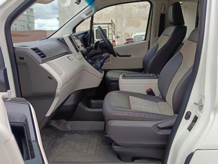 2022-Toyota-Quantum-28-GL-11-seat_21