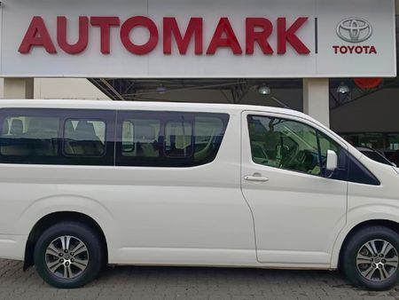 2022-Toyota-Quantum-28-GL-11-seat_3
