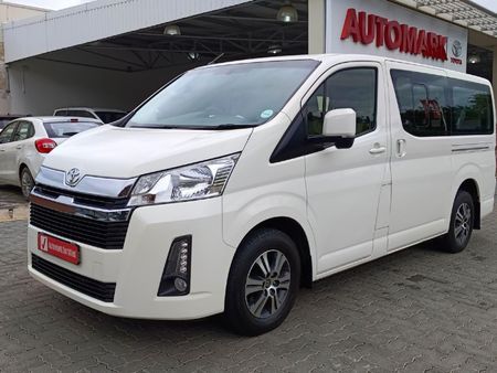 2022-Toyota-Quantum-28-GL-11-seat_6