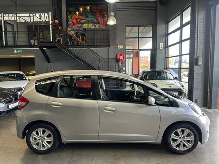 2013-Honda-Jazz-15-Elegance-Auto_2