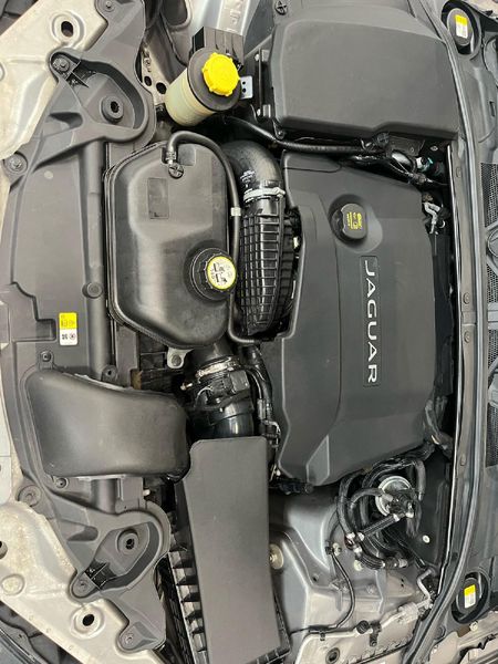2015-Jaguar-XF-30-D-S-Premium-Luxury_15