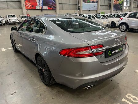 2015-Jaguar-XF-30-D-S-Premium-Luxury_4