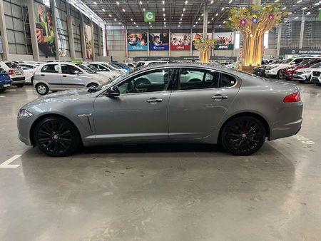 2015-Jaguar-XF-30-D-S-Premium-Luxury_5
