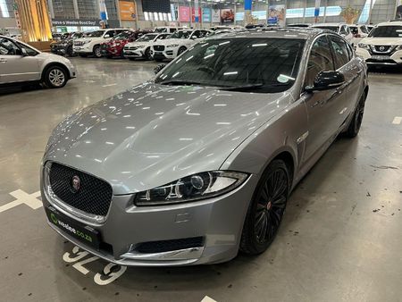 2015-Jaguar-XF-30-D-S-Premium-Luxury_6