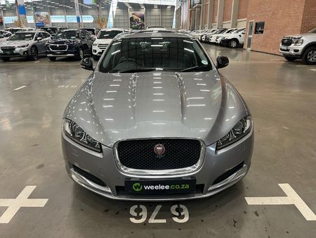 2015-Jaguar-XF-30-D-S-Premium-Luxury_7