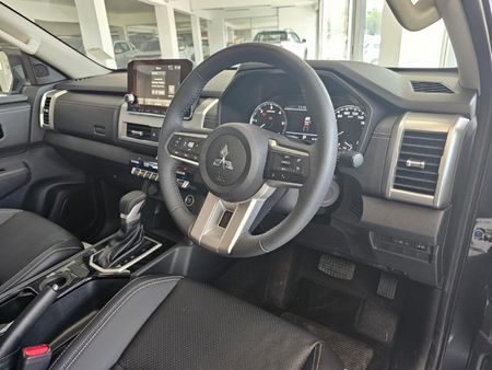2025-Mitsubishi-Triton-24-Di-DC-GLS-Double-Cab-Auto_10