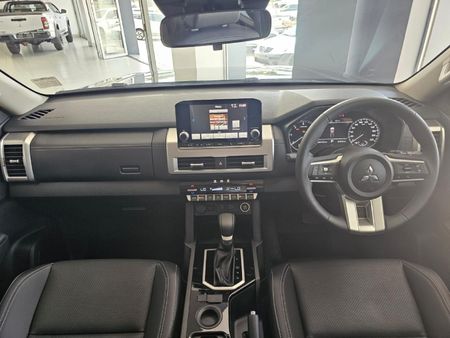 2025-Mitsubishi-Triton-24-Di-DC-GLS-Double-Cab-Auto_12