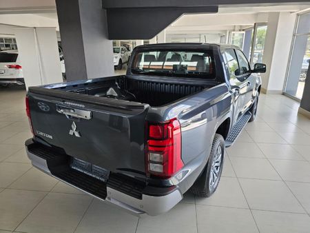 2025-Mitsubishi-Triton-24-Di-DC-GLS-Double-Cab-Auto_15