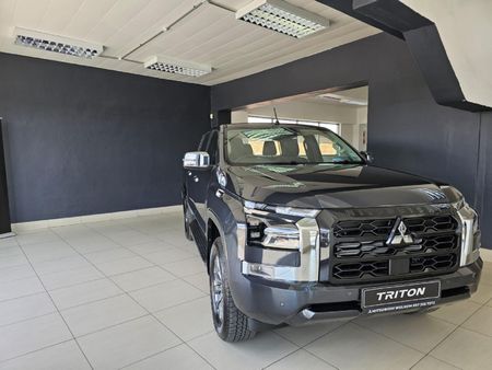 2025-Mitsubishi-Triton-24-Di-DC-GLS-Double-Cab-Auto_16