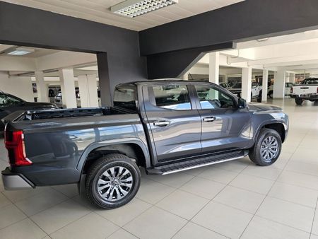 2025-Mitsubishi-Triton-24-Di-DC-GLS-Double-Cab-Auto_21