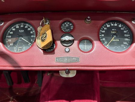 1952-Jaguar-XK120-Roadster_13
