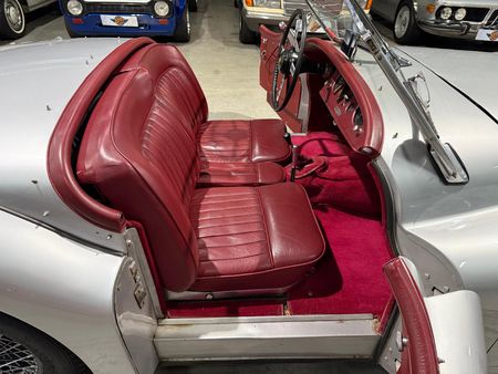 1952-Jaguar-XK120-Roadster_17